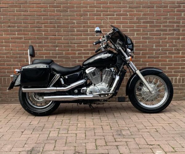 HONDA VT-1100 SHADOW ACE € 3.650,-