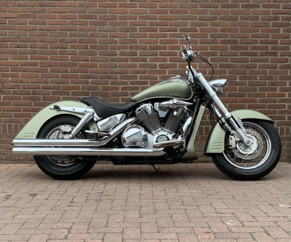 HONDA VTX-1800 CUSTOM € 7.950,-